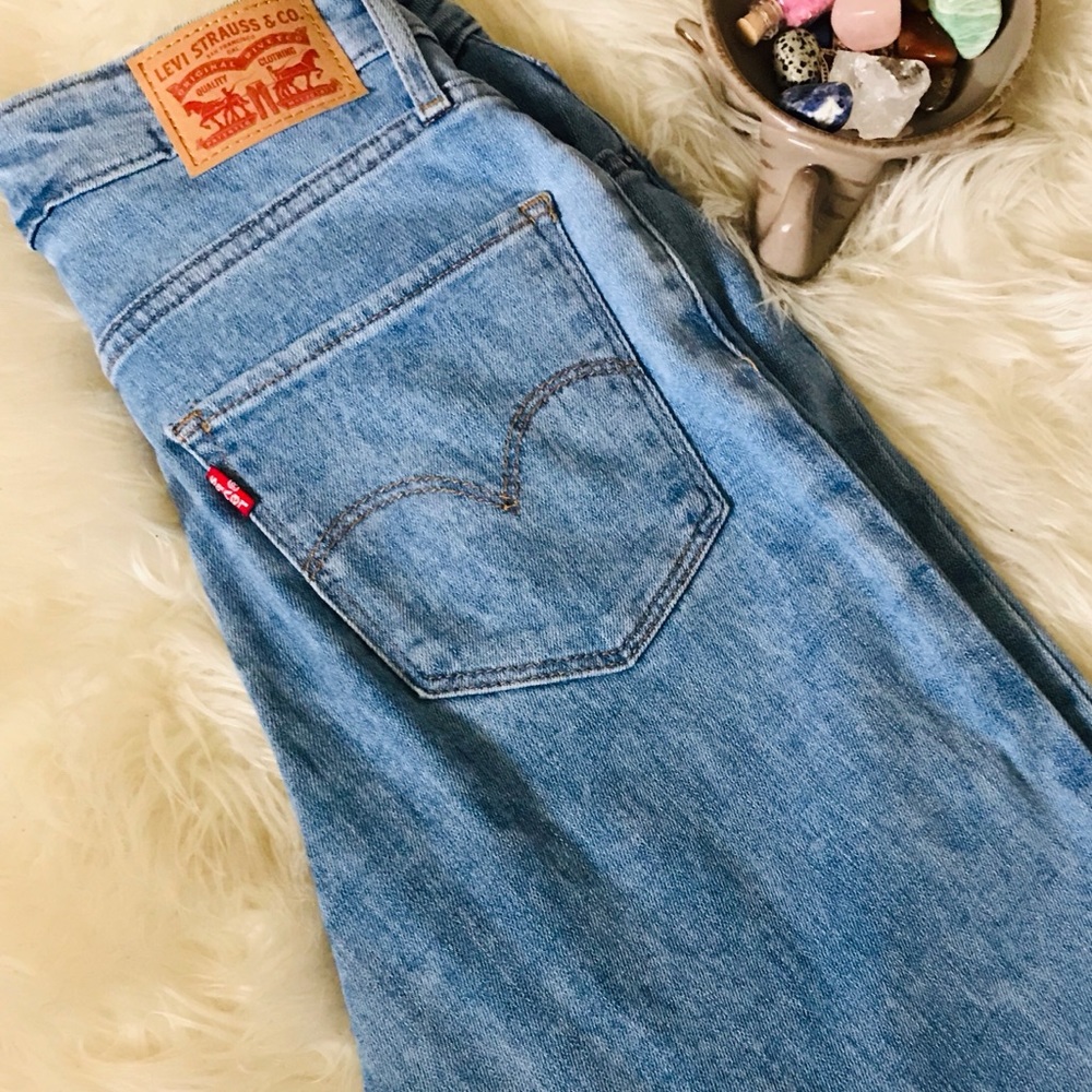 *NEW* Levi high waisted jeans